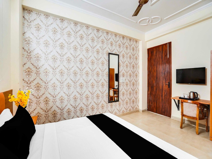 Room 4, Townhouse Oak Sector 121 Noida Metro Station, Gautam Buddha Nagar