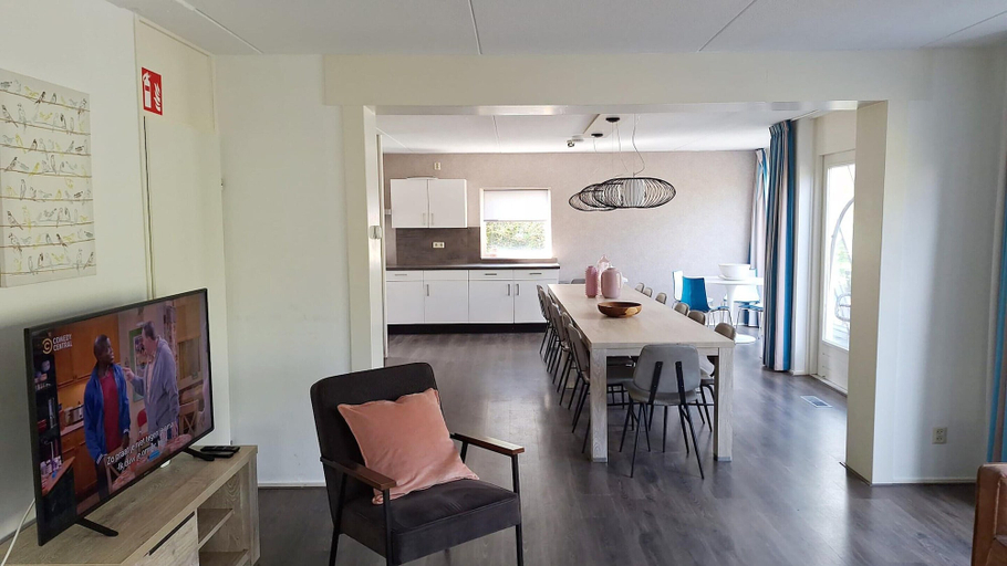 Dining 4, Comfortable Family and Friends House With Wellness, Vlagtwedde