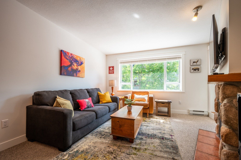 Living area 4, Alta Suite at Deer Lodge, Squamish-Lillooet