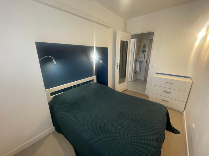 Room 4, Peaceful La Pinède apartment for couple, Alpes-Maritimes