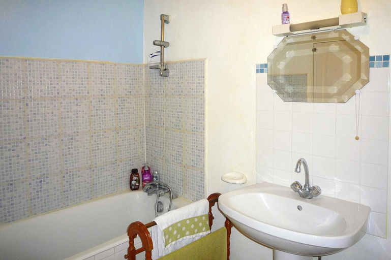 Bathroom 3, Semi-detached House, St. Sauveur-le-vicomte, Manche