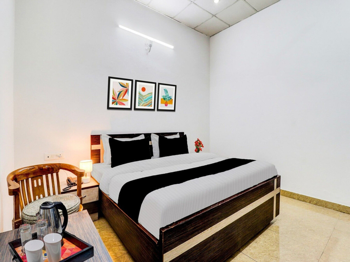 Room 5, Classic Bhagwan Guest House, Dehradun