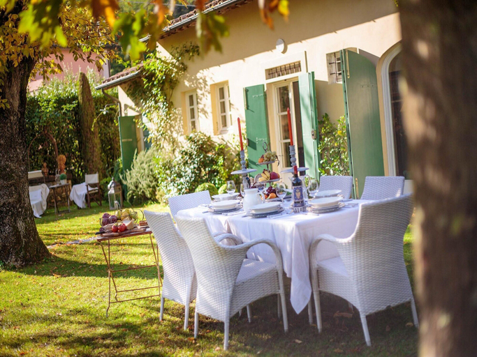 Garden 2, Villa in Camaiore With Pool & Tuscan Views, Lucca