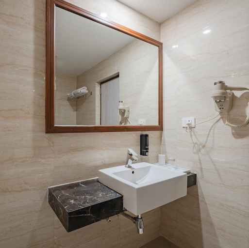 Bathroom 4, The India Benares, Varanasi