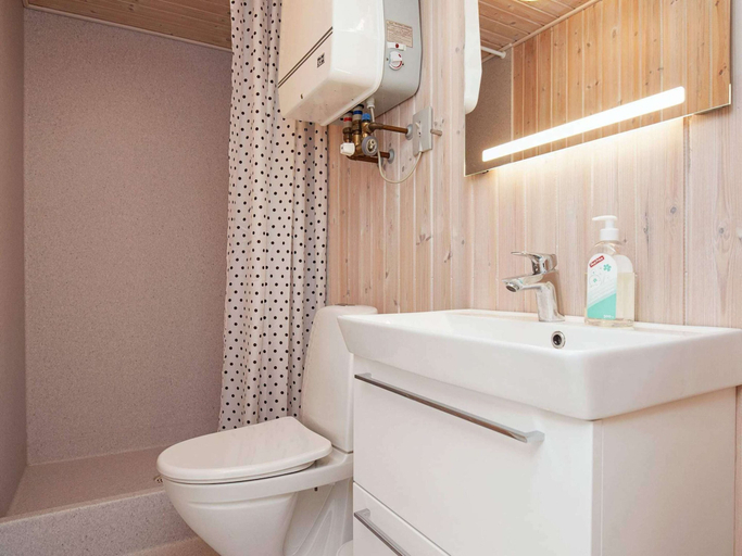 Bathroom, 4 Star Holiday Home in Struer, Struer