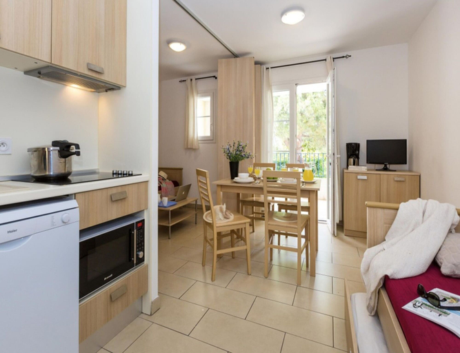 Dining 3, Beautiful Holiday Home in Solenzara, Corse-du-Sud