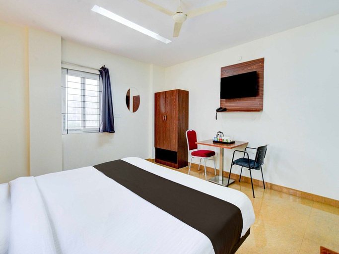 Room 4, Townhouse Madinaguda, Hyderabad
