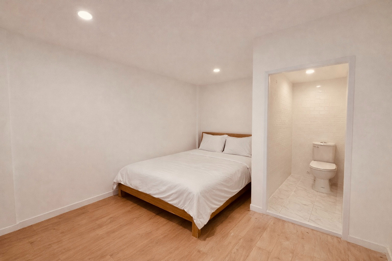 Others 5, Hostel 159, Phaya Thai