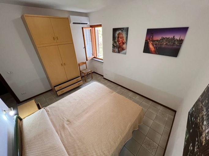 Bedroom 2, Delfini, Grosseto