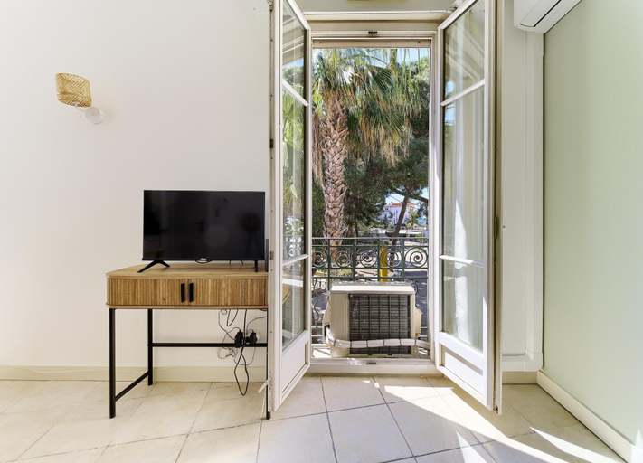 Living room 5, Family apartment in Juan les Pins, Alpes-Maritimes