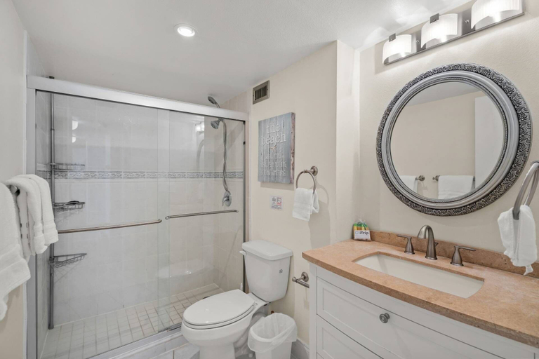 Bathroom, Harbor Towers 3rd Fl 1 Bedroom Pool View, Sarasota