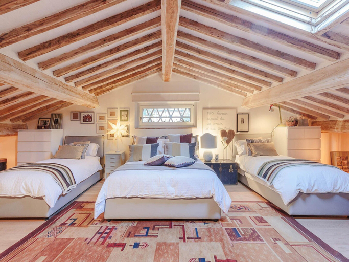 Room 4, Villa in Camaiore With Pool & Tuscan Views, Lucca
