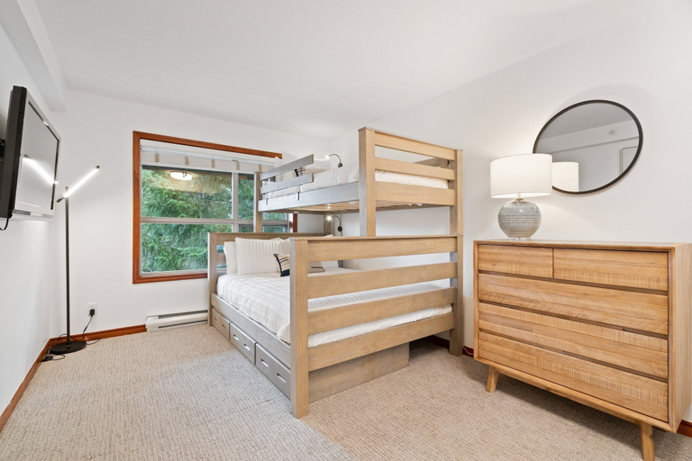 Room 2, Powder Peak at the Aspens, Squamish-Lillooet