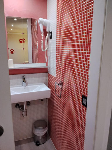 Bathroom 2, Inn Madrid, Madrid