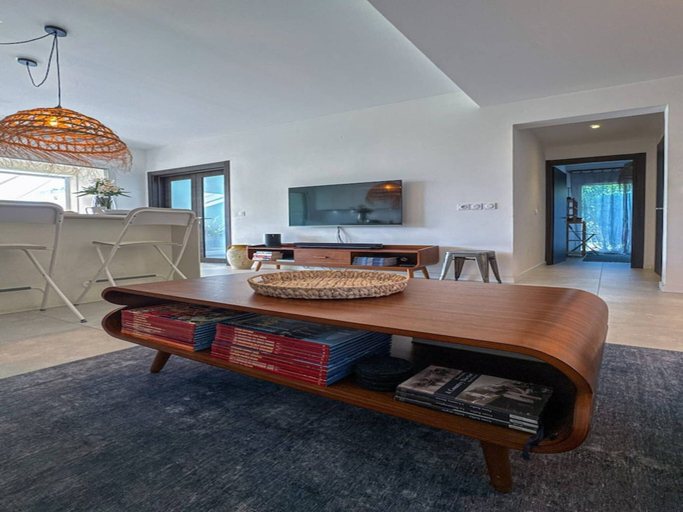 Dining 2, Luxury Apartment in Juan les Pins, Alpes-Maritimes