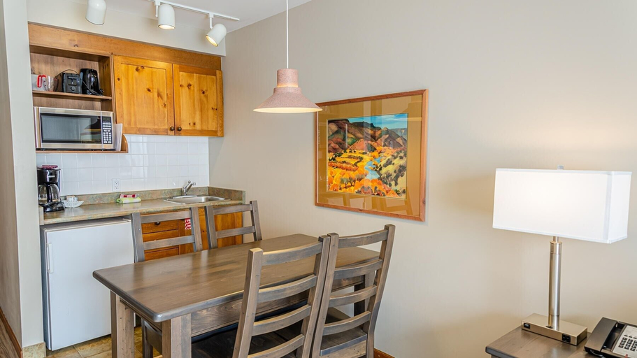 Dining, Cahilty #304 Home, Thompson-Nicola