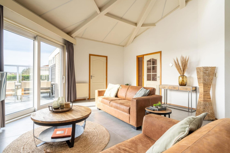 Living room 5, Luxury Villa With Wellness, Ameland