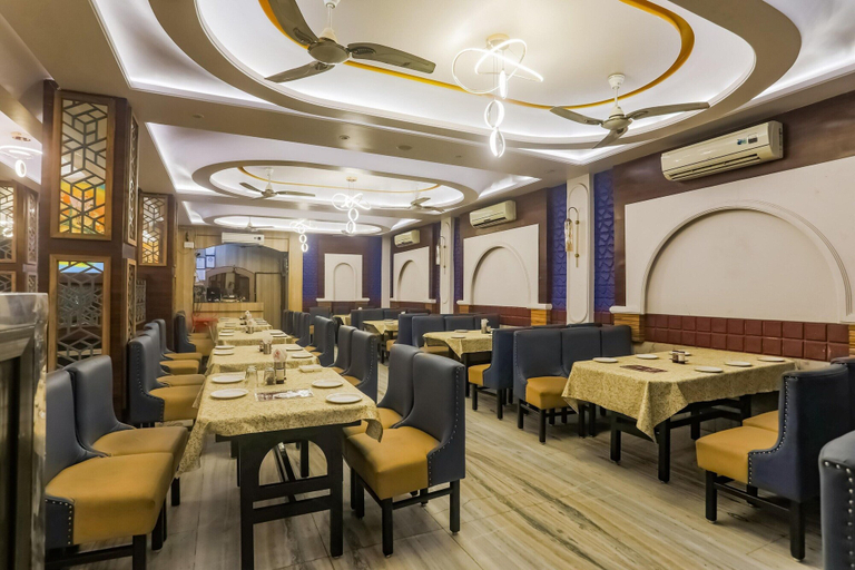 Dining 5, Super Townhouse Jabalpur Railway, Jabalpur