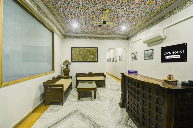 Reception 5, Super Townhouse Chandpole Metro Station, Jaipur