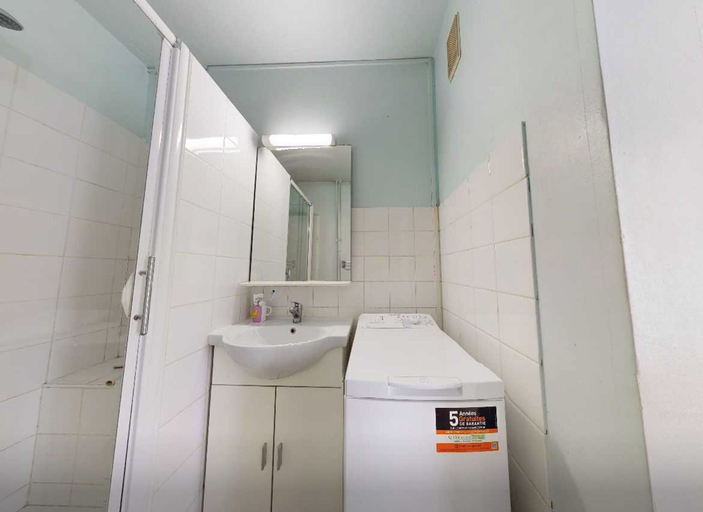 Bathroom, Private Room in a Shared Flat - Lyon 7th, Rhône