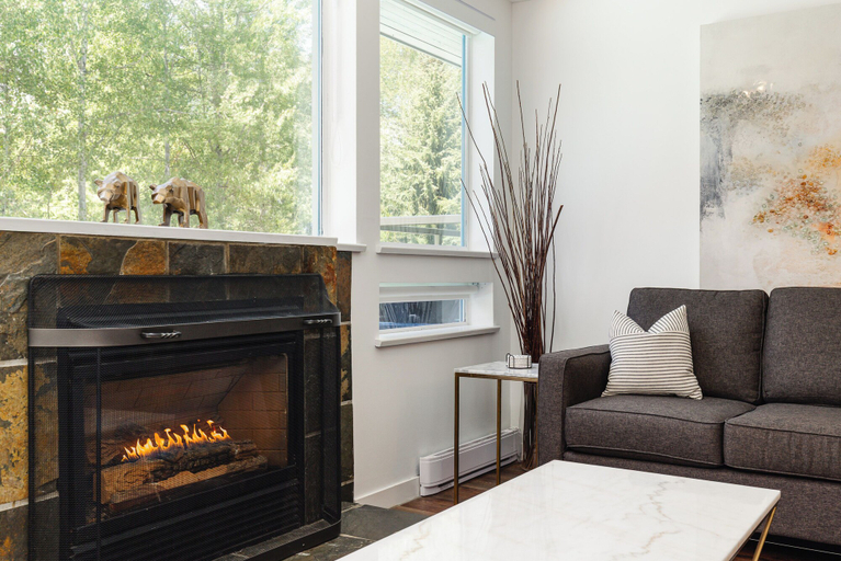 Interior 2, Flute Escape at Greystone Lodge, Squamish-Lillooet