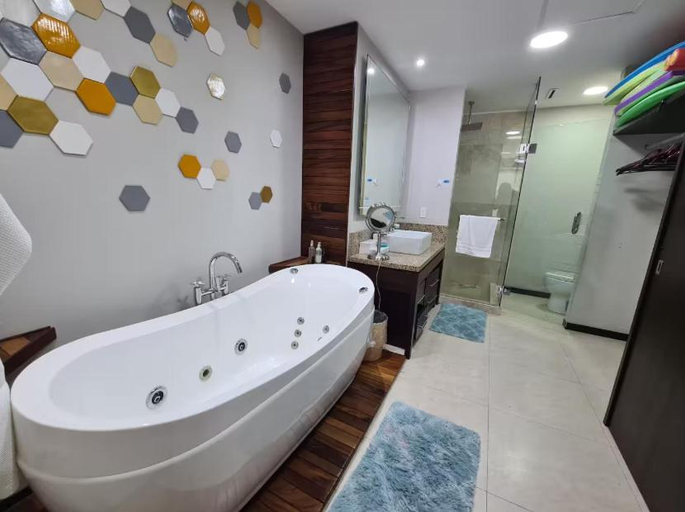 Bathroom 4, Peninsula Puerto Vallarta beachfront condos, Puerto Vallarta