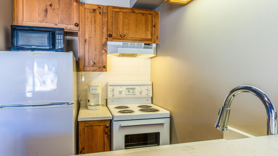 Private kitchen 3, Cahilty #454 Home, Thompson-Nicola