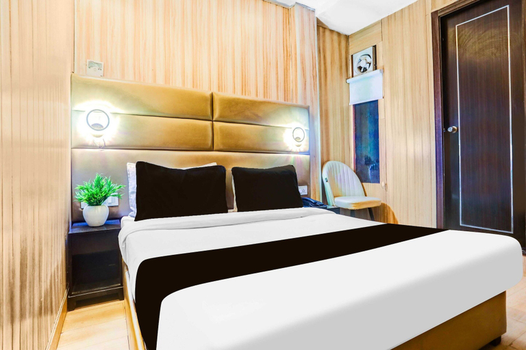Room 2, Collection O Vivekanand Marg, Kaushambi