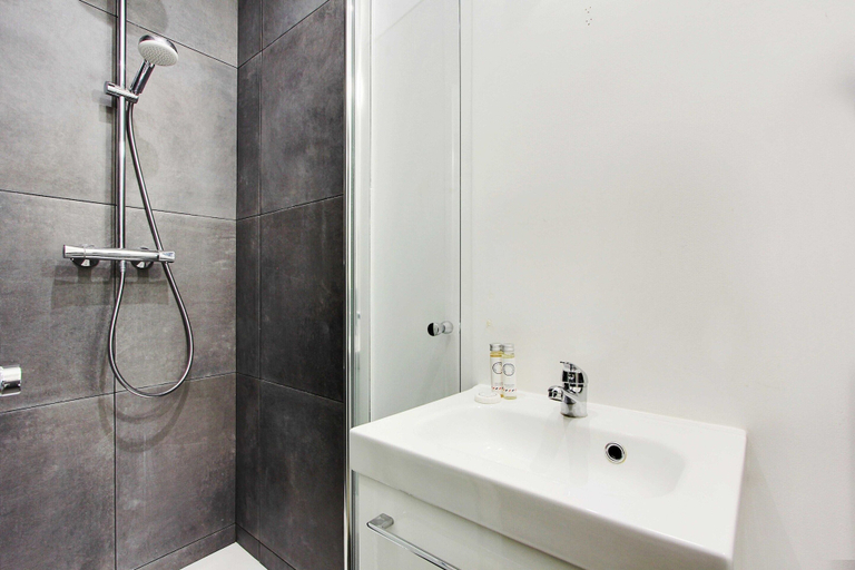 Bathroom, Modern Apartment - 1br/4p - Paris Center, Paris