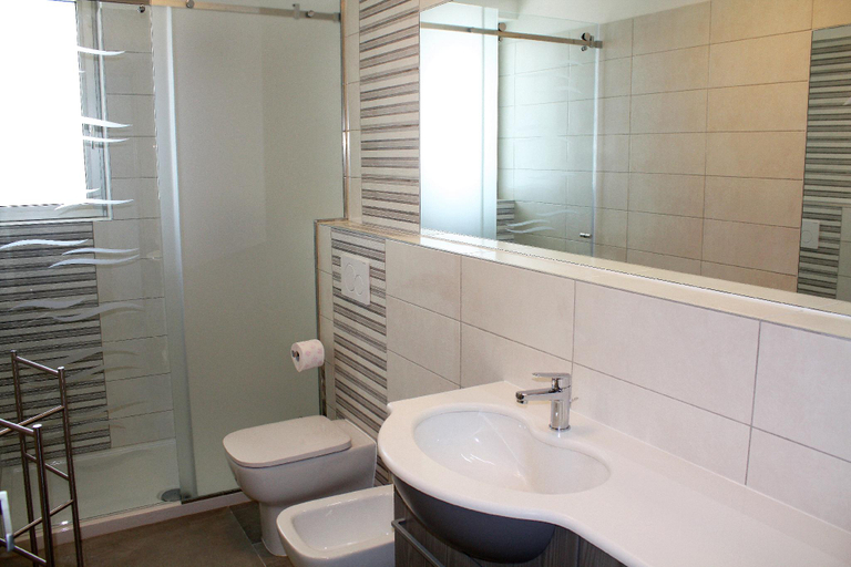 Bathroom 2, Central Lignano apartment, Udine