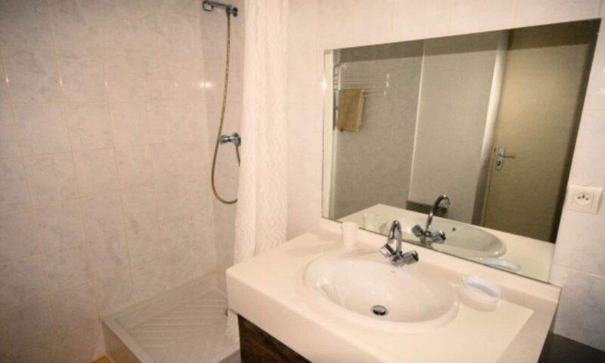 Bathroom, Studio for 4 People, Pyrénées-Atlantiques