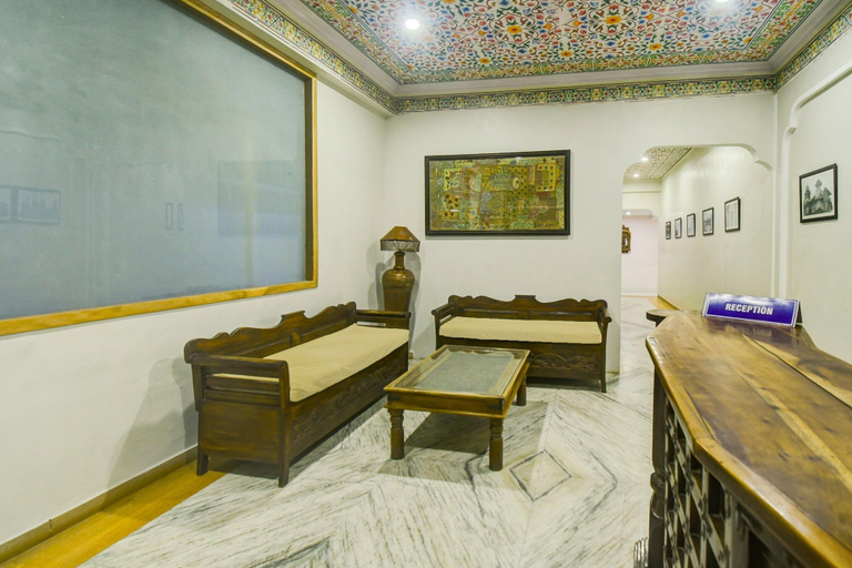 Reception 5, Super Townhouse Chandpole Metro Station, Jaipur