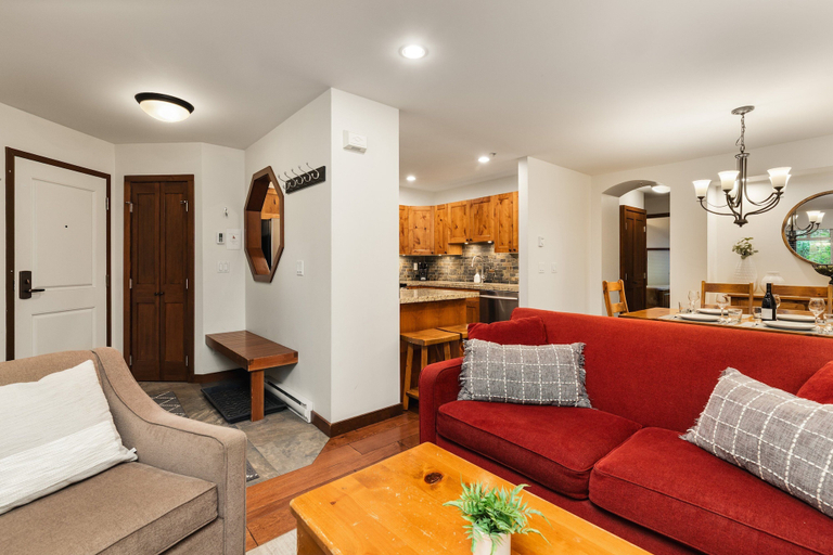 Living area 5, Heavenly Suite at Sunpath, Squamish-Lillooet