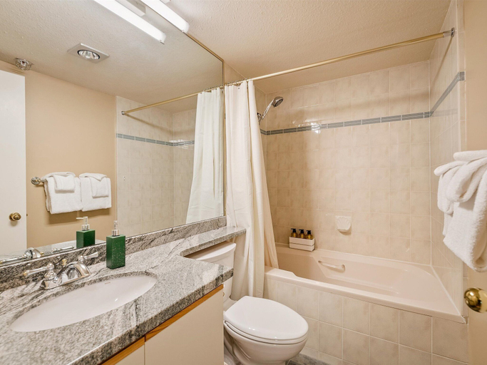 Bathroom 3, Glacier Suite at Snowberry, Squamish-Lillooet