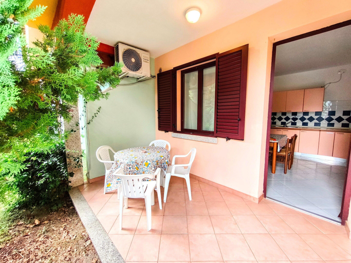 Balcony 2, Apartment With Pool and Private Parking, Nuoro