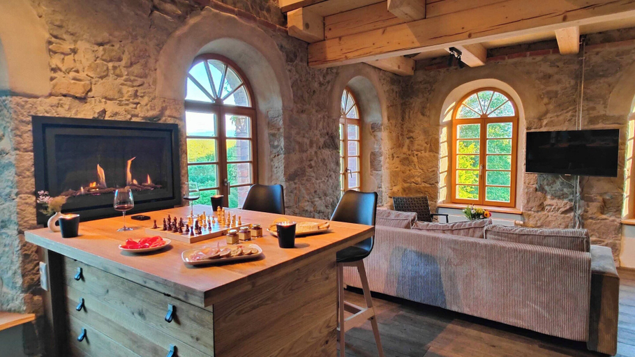 Dining 4, Lichtdurchflutetes Apartment mit Sauna & Kamin, Bautzen