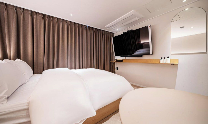 Bedroom 3, Sinchon Urbanslow, Mapo