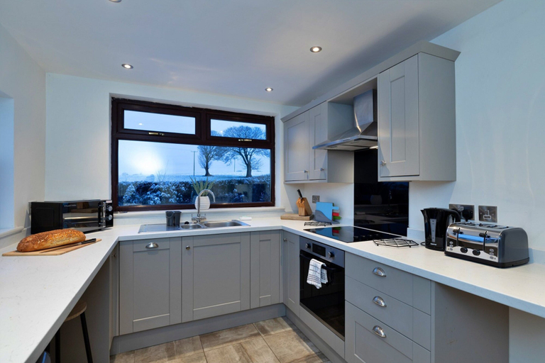 Private kitchen 2, Charming Cottage in Kingsley, No Deposit, Staffordshire
