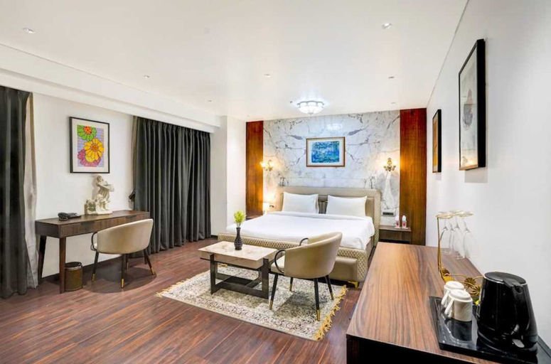 Room 4, Townhouse Magarpatta City Emerald, Pune