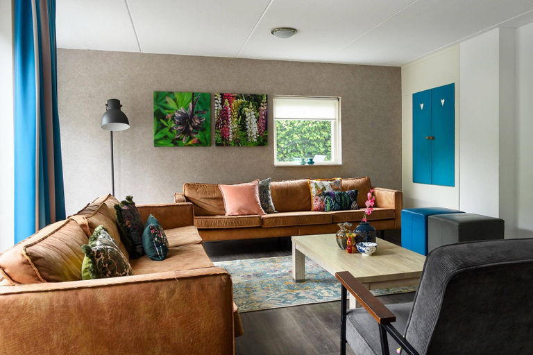 Living room 2, Comfortable Family and Friends House With Wellness, Vlagtwedde