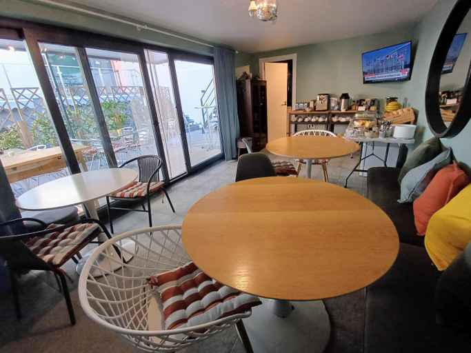 Food & Drinks 4, Relax & Travel, Almada