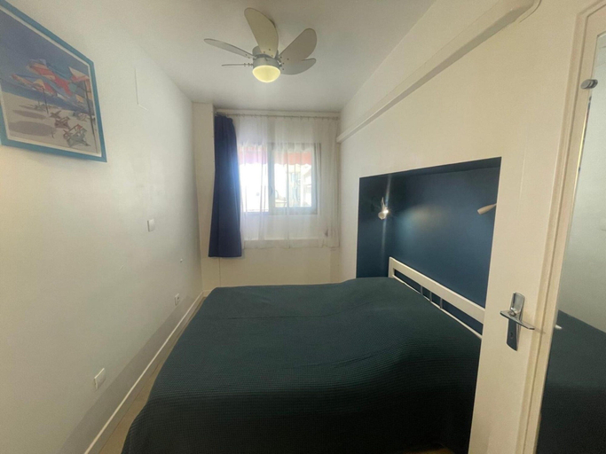 Room 5, Peaceful La Pinède apartment for couple, Alpes-Maritimes