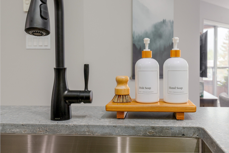Bathroom amenities, Misty Mountain at Marketplace Lodge, Squamish-Lillooet