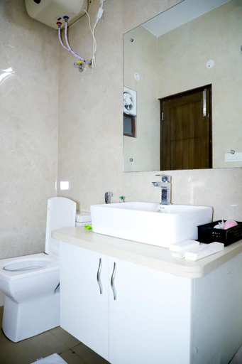 Bathroom 5, South Delhi Apartments, Delhi
