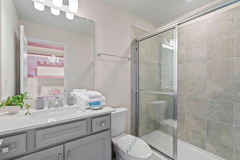 Bathroom 4, Bedrooms 8 Bathrooms Windsor Kay 16260SK, Lake