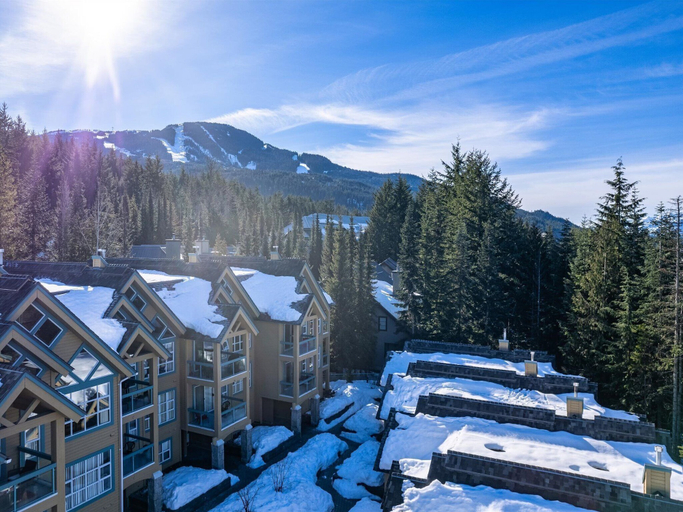 Aerial view, Sapphire Retreat at Snowbird, Squamish-Lillooet