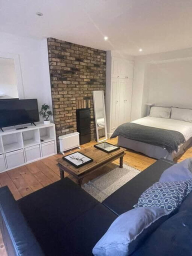 Room 2, Cozy Studio With Private Garden in London, London