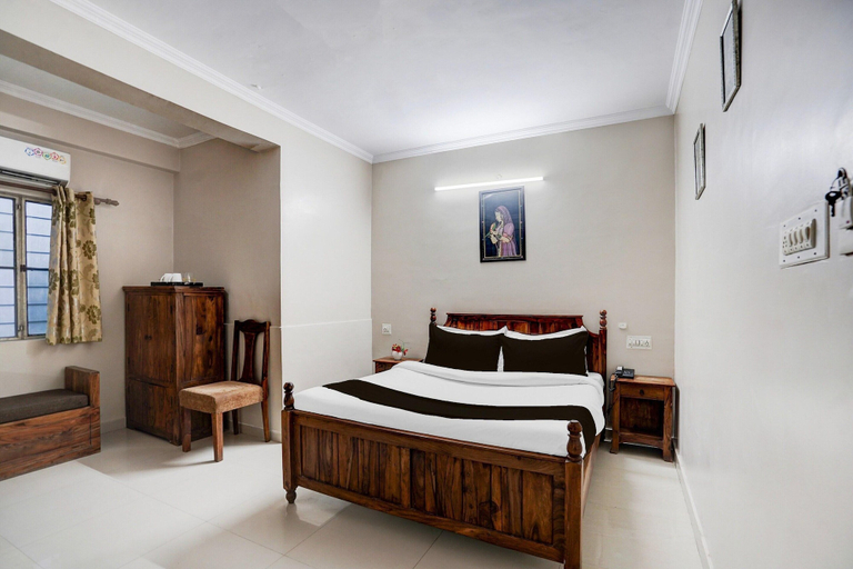 Room 4, Super Townhouse Chandpole Metro Station, Jaipur