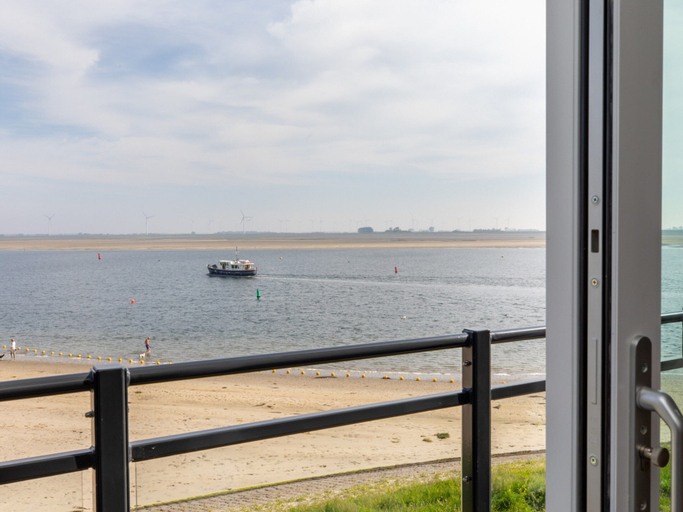 View from property 3, Lush Apartment With Water Views, Tholen