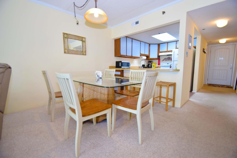 Dining, Sandpiper Dunes 605 2 Bedroom Condo, Worcester